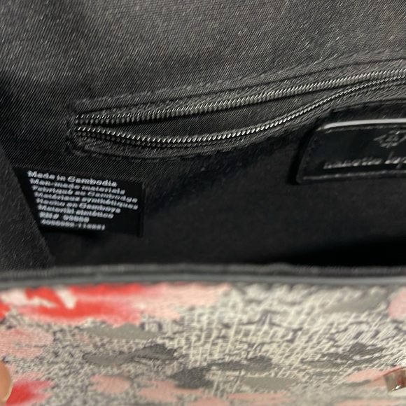 Nanette Lepore Floral crossbody bag, with Lock accent, snap closure - Picture 7 of 8